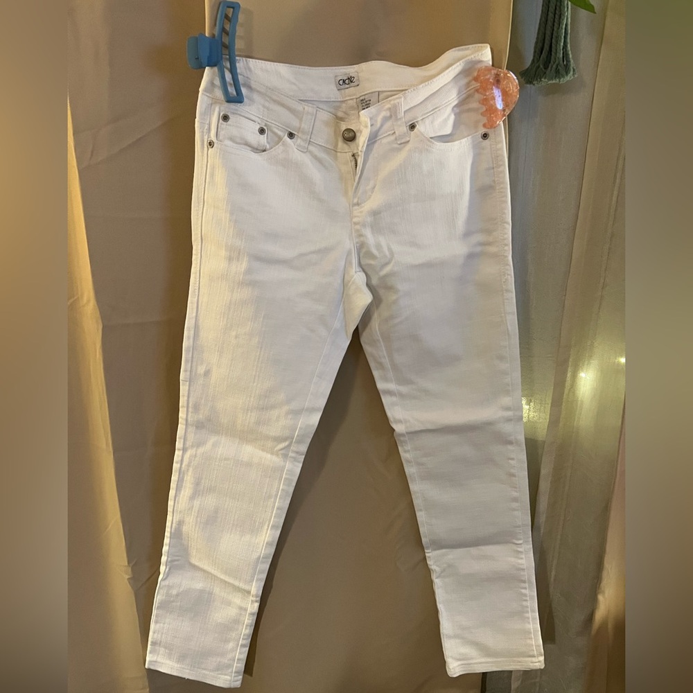 Cache White Jeans with embroidered back pockets. Size 2